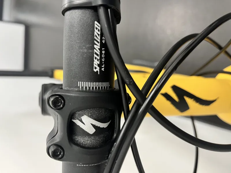 EX DISPLAY Specialized Diverge E5 Gravel Bike 2023 56cm in Satin Brassy Yellow-2